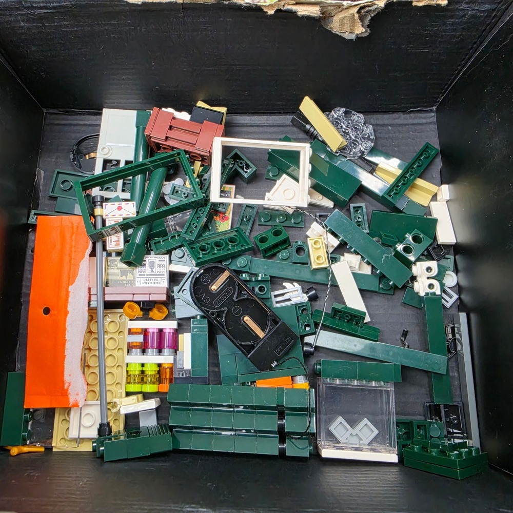 Lumibricks 15001 Retro Newsstand Building Blocks Set - Picture 9 of 9